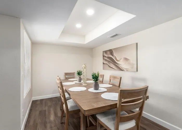 Extended Ready - Spacious 3br Wprivate Backyard Holiday home *