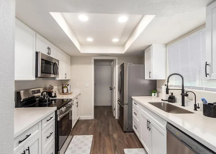Extended Ready - Spacious 3br Wprivate Backyard *